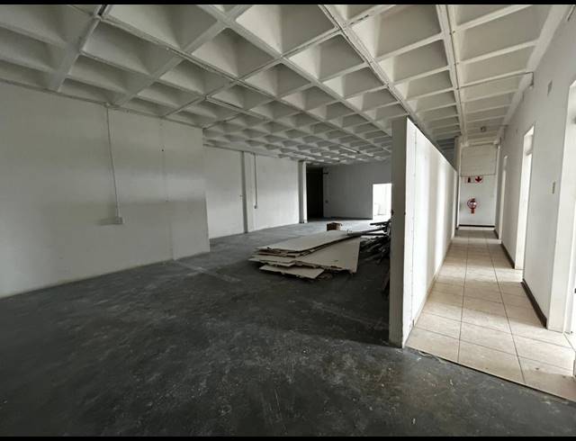 230M² WAREHOUSE TO LET IN WYNBERG